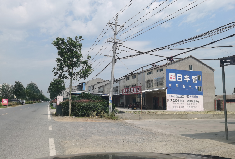 三都如何能保证墙体广告的醒目性？