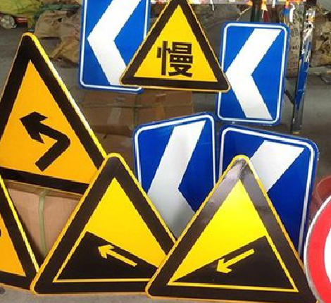 三都标识标牌中颜色的确定是很重要的。